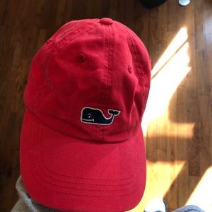 Red vineyard vines hat